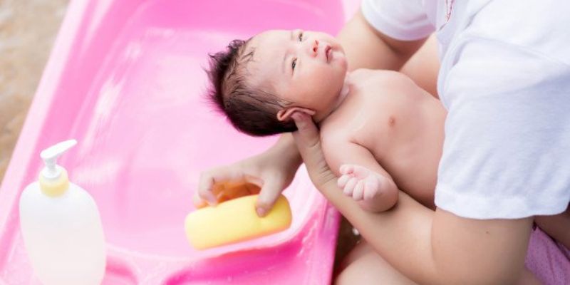 thời gian tắm cho trẻ sơ sinh